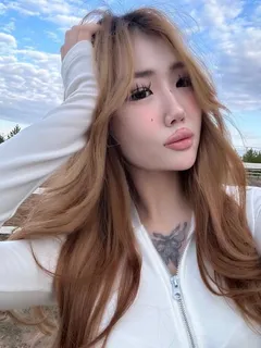 Angela photo 7